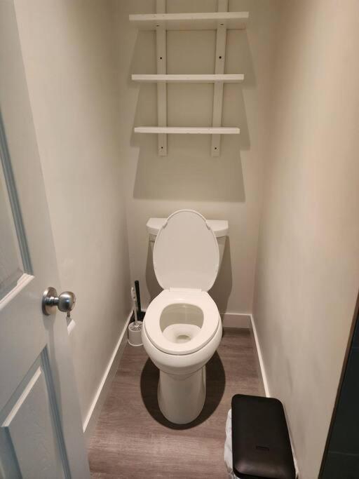 Apartment Away From *full House* Calgary